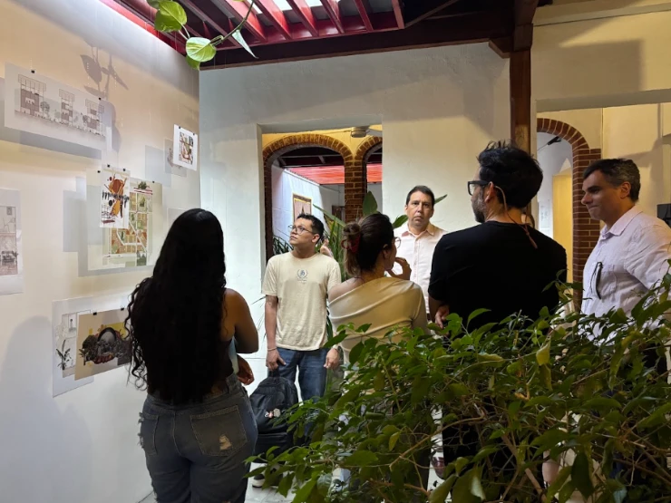 Exhibición Alternative Housing